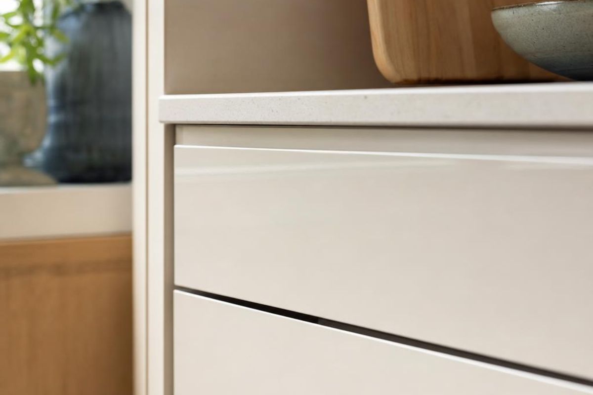 como limpiar muebles de cocina lacados | Yelarsan